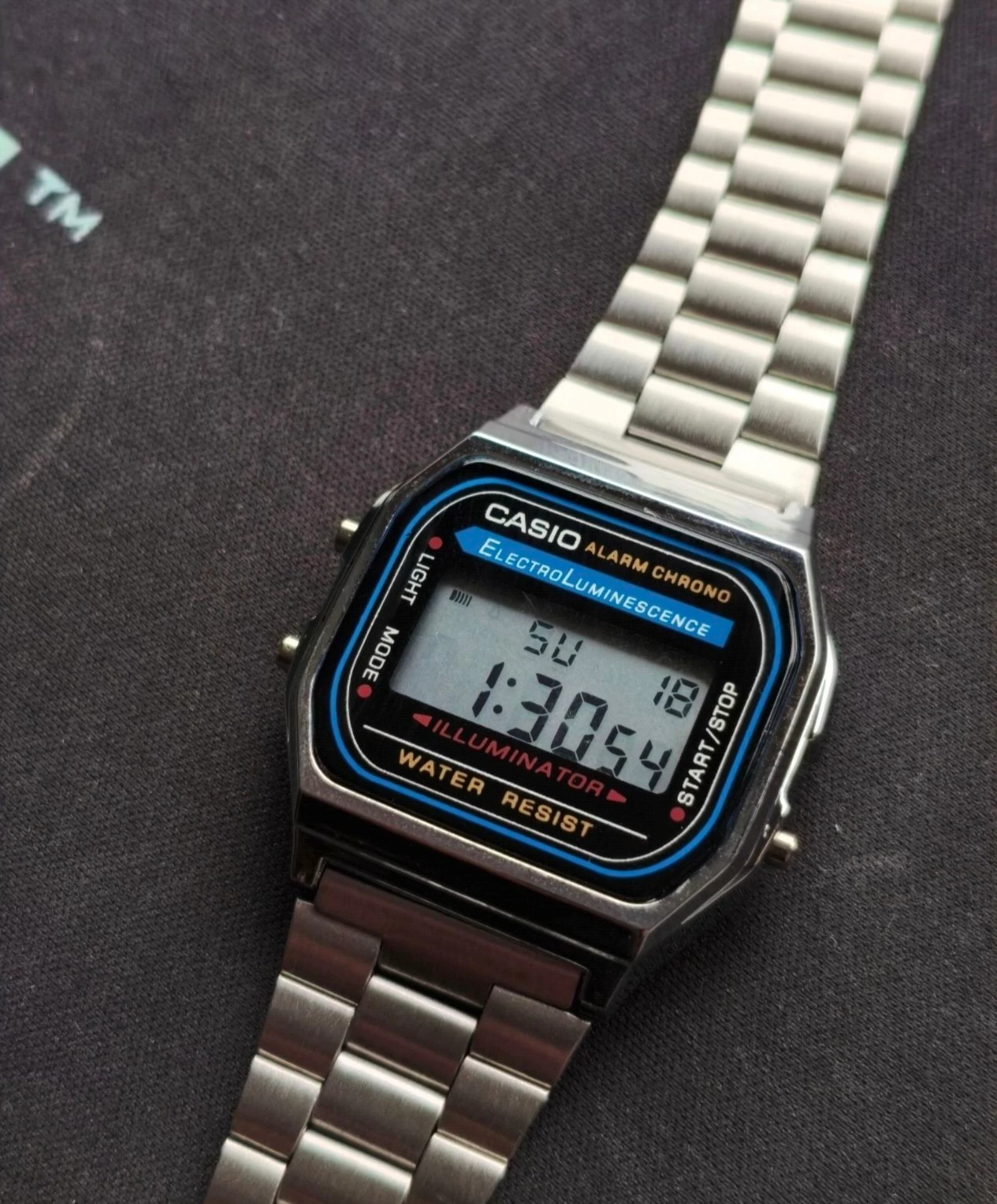 CASIO vintage digital watch (Novo)